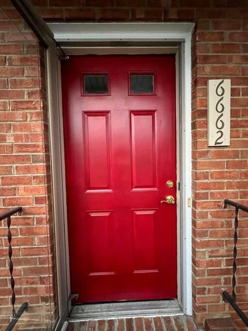 The Red Door 2-Bedroom Townhouse Near Vt & Ru Radford Buitenkant foto